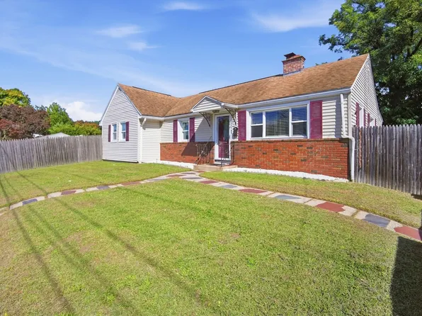 150 Lawndale St, Chicopee, MA 01013