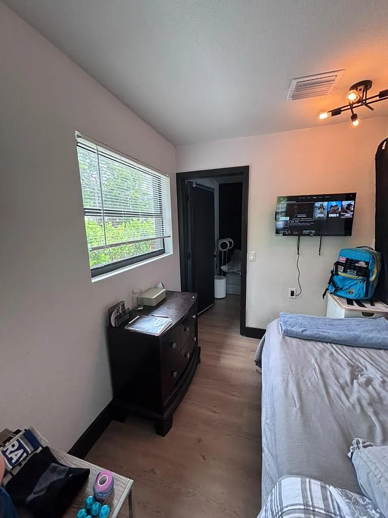 3 bed, 1.0 bath, 1600 sqft, $1,139 — Photo 3