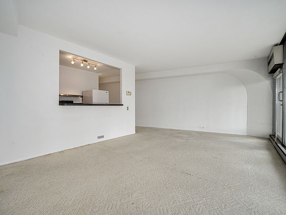 5th image of 300 N State St APT 4026