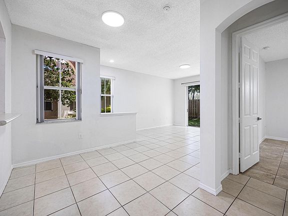 5th image of 991 NE 42nd Pl