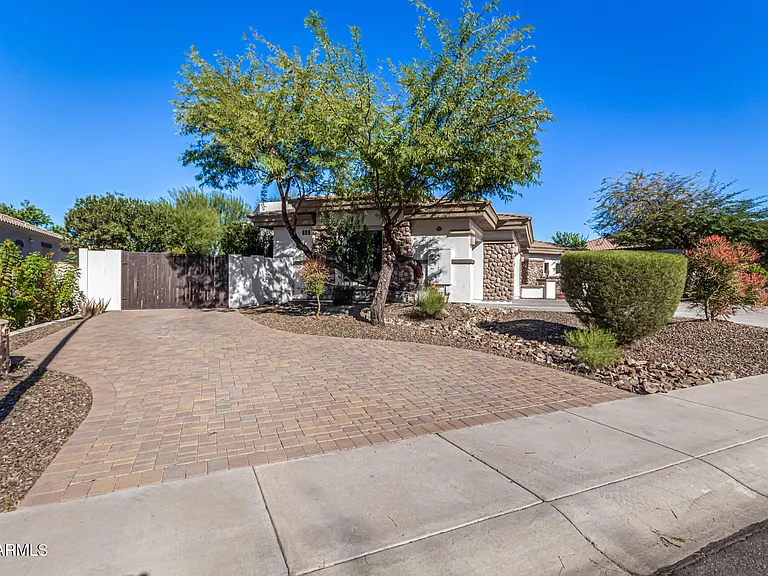 9246 W Molly Ln — Photo 5