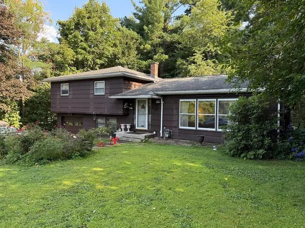 16 Meadowview Rd, Holyoke, MA 01040