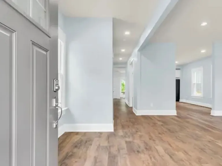 106 Grace St — Photo 3
