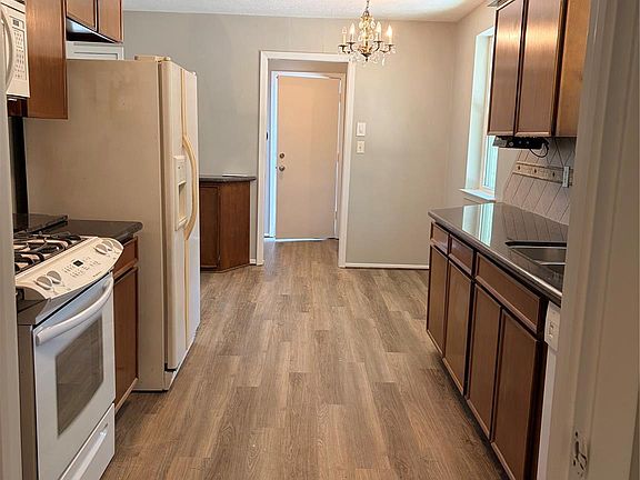 5th image of 15930 Buccaneer Ln