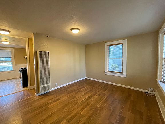 3rd image of 11 Stanley St #15