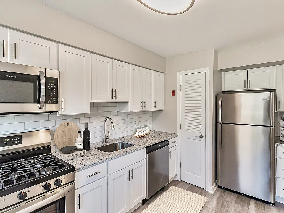 Elevate your cooking experience in this modern kitchen at Eagle Rock Apartments at North Plainfield. Featuring sleek appliances and stylish finishes, it's the perfect space for meal prep and entertaining. Schedule your tour today!