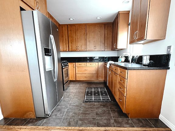 5th image of 118 S Acacia Ave #C