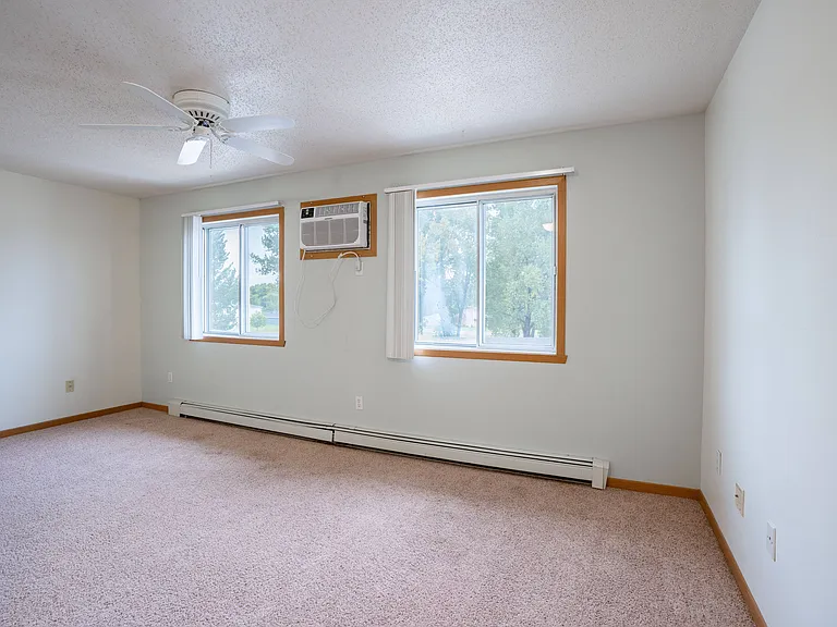Fargo, ND Summit Point | 01A | Living