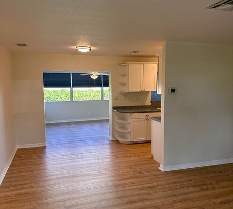 5th image of 4243 Ellen Ave