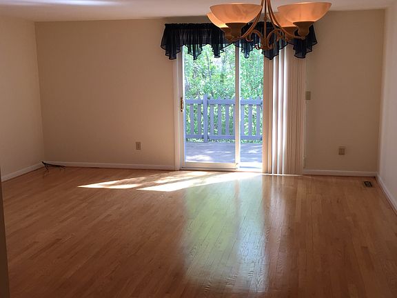 4th image of 155 Iron Oak Cir