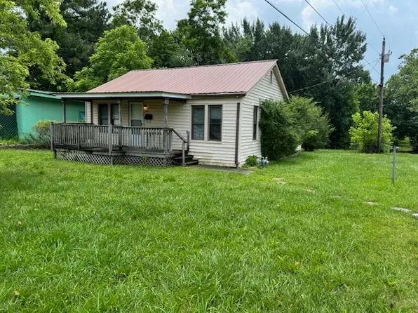 524 W 3rd Ave, Hohenwald, TN 38462