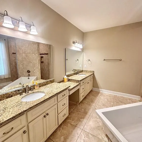 6008 Fish Hawk Ct — Photo 12