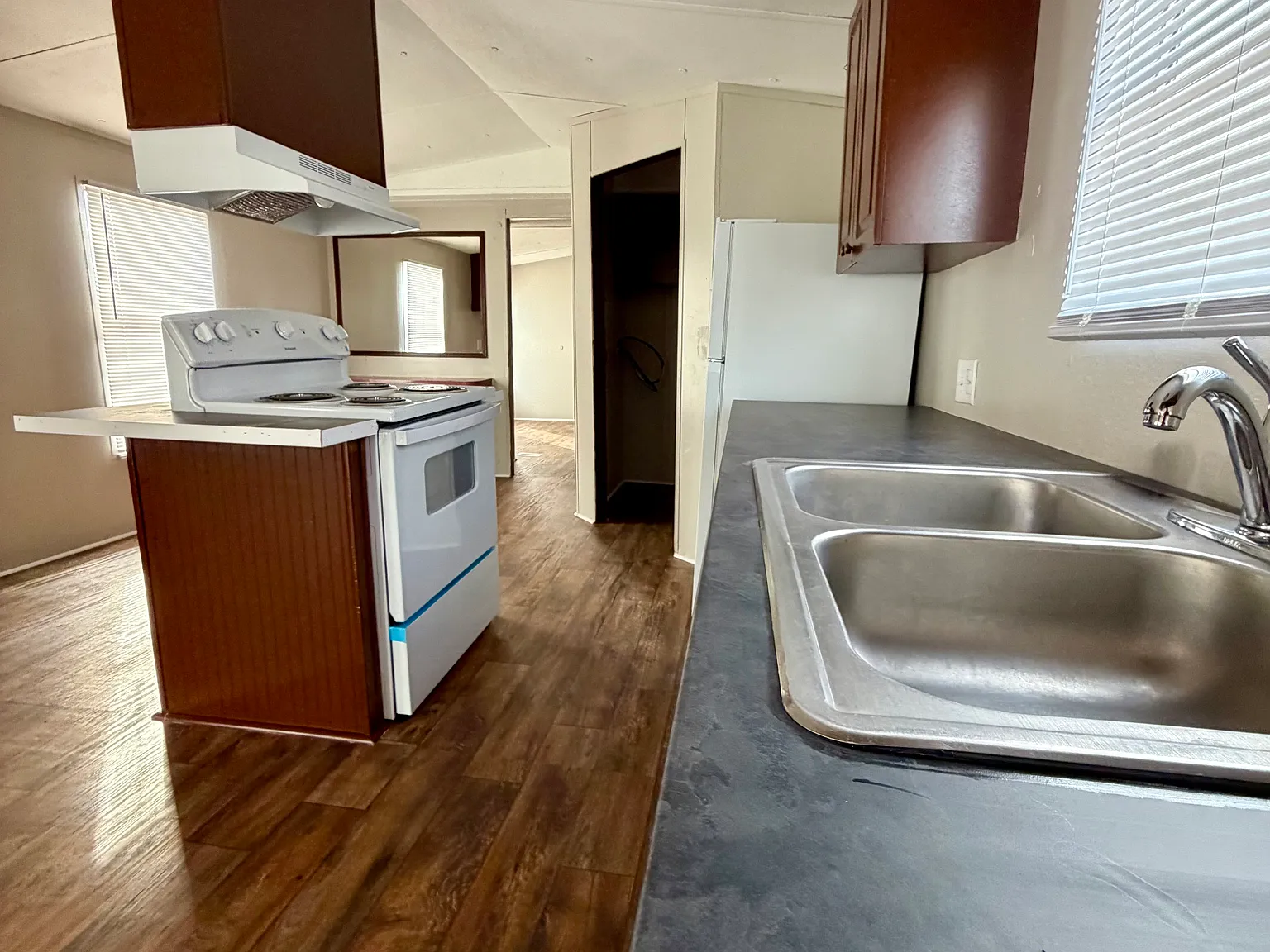 3 bed, $995 — Photo 3