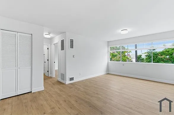 1922 S Hobart Blvd #9 — Photo 13