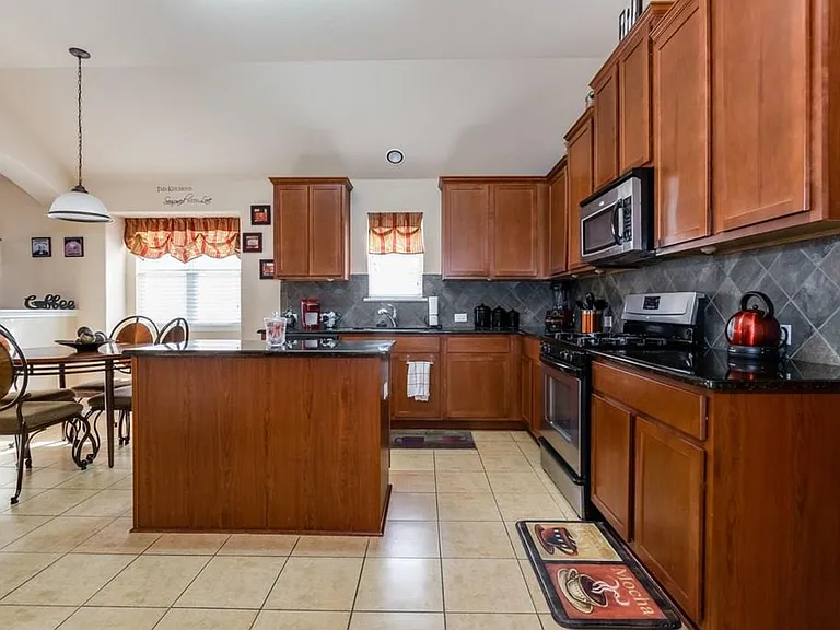1261 Rainbow Parke Dr — Photo 5