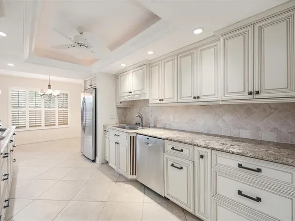 5964 Pelican Bay Blvd 415, Naples, FL 34108