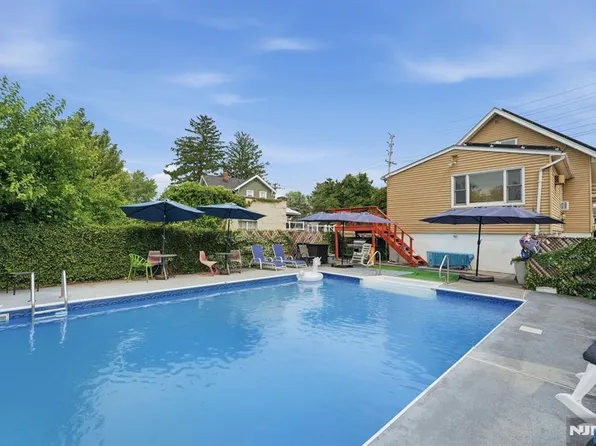 12 Columbus Ave, Little Ferry, NJ 07643