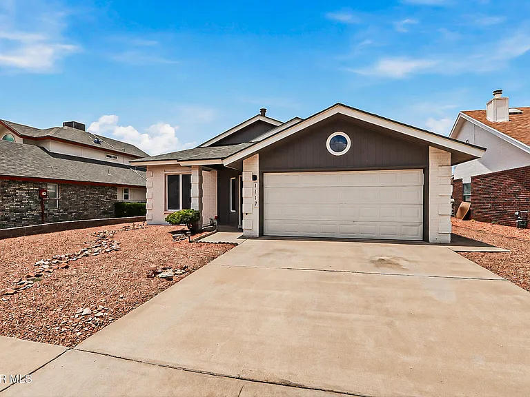 1117 Sun Shadow Dr — Photo 1