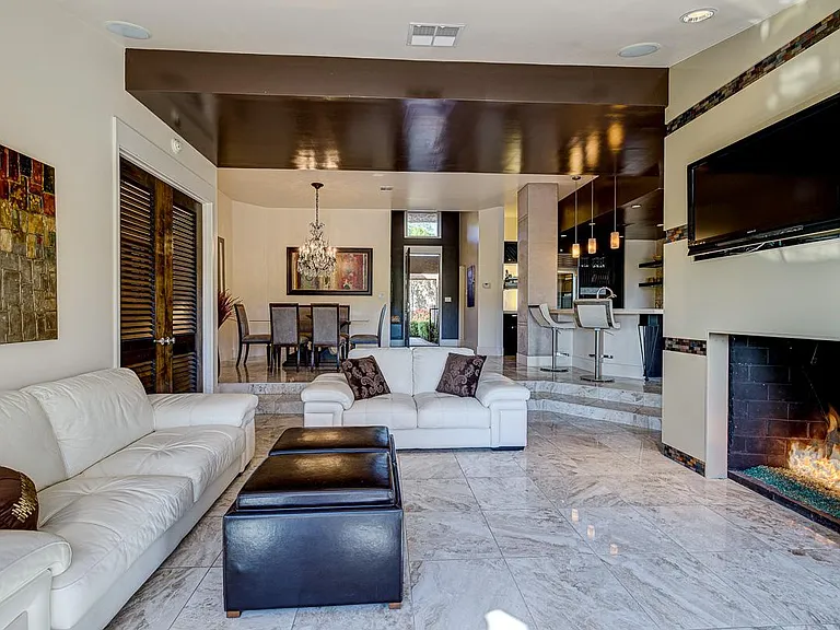 7277 Mission Hills Dr — Photo 1