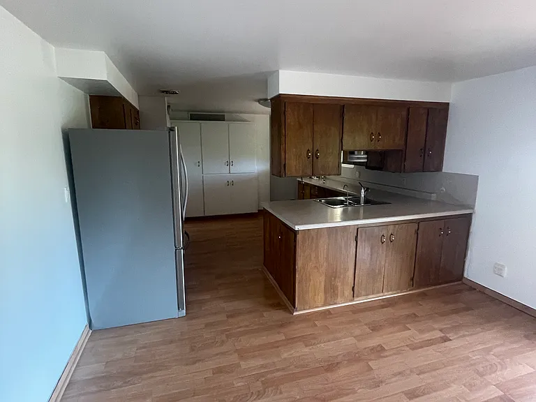 345 W 600 N — Photo 18