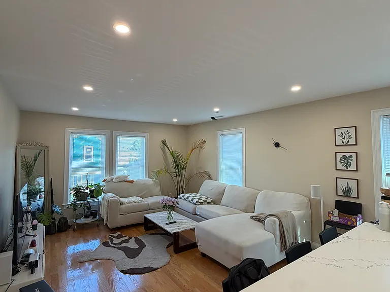 62-64 Waverly St #2 — Photo 6