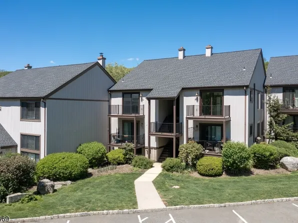 16312 Dell Pl, Stanhope Boro, NJ 07874