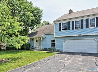 2S717 Timber Dr, Warrenville, IL 60555