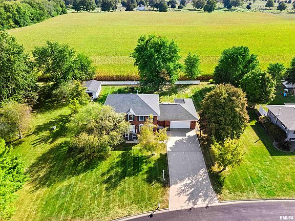 4th image of 222 W Southgate Dr