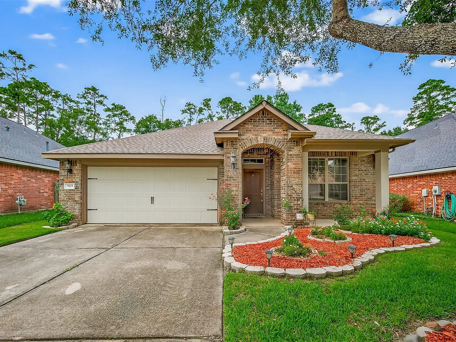 3 bed, 2.0 bath, 1872 sqft, $2,300 — Photo 4