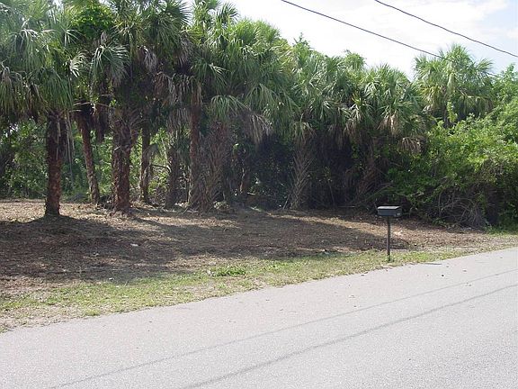4th image of 2072 Barksdale St