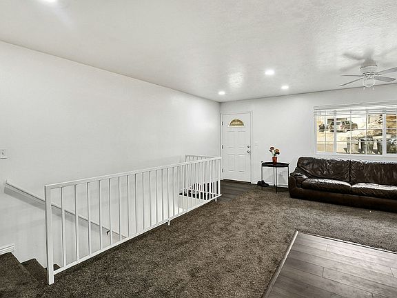 Entryway and stairs to downstairs