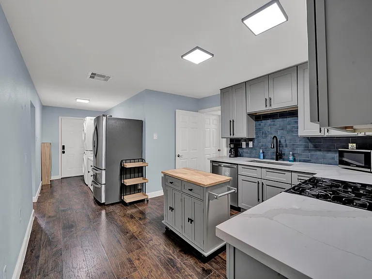 4710 Market St — Photo 8