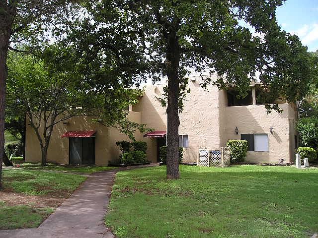 1st image of 549B Sand Bend Dr