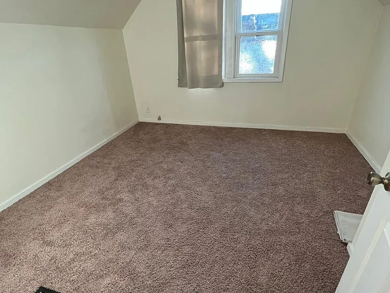 8301 NE Hassalo St — Photo 32