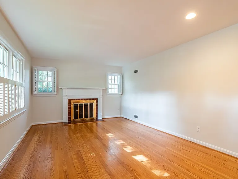 6400 Ruffin Rd — Photo 5