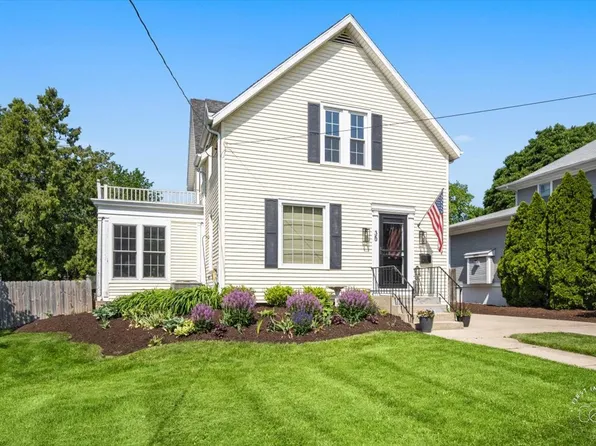 35 N 12th Ave, St Charles, IL 60174