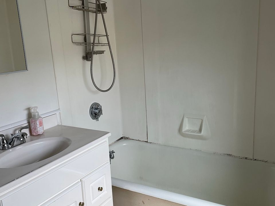 1st image of 21 Bolivar St Floor 2