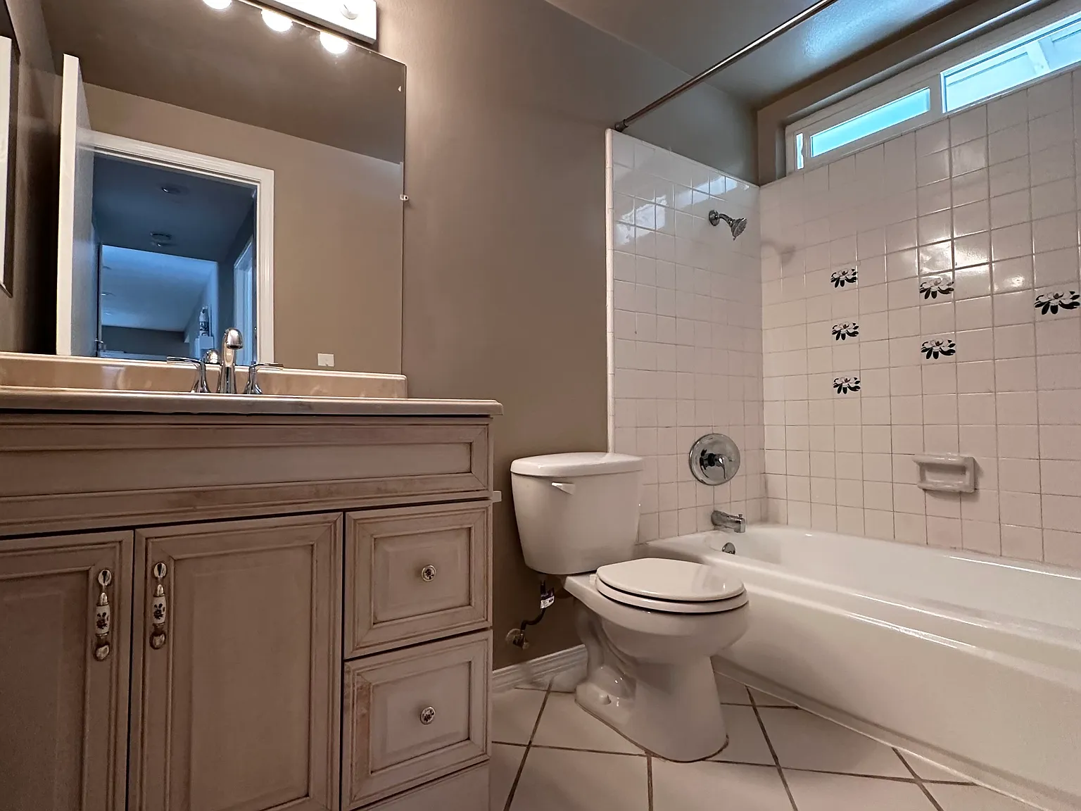 2 bed, $2,200 — Photo 1
