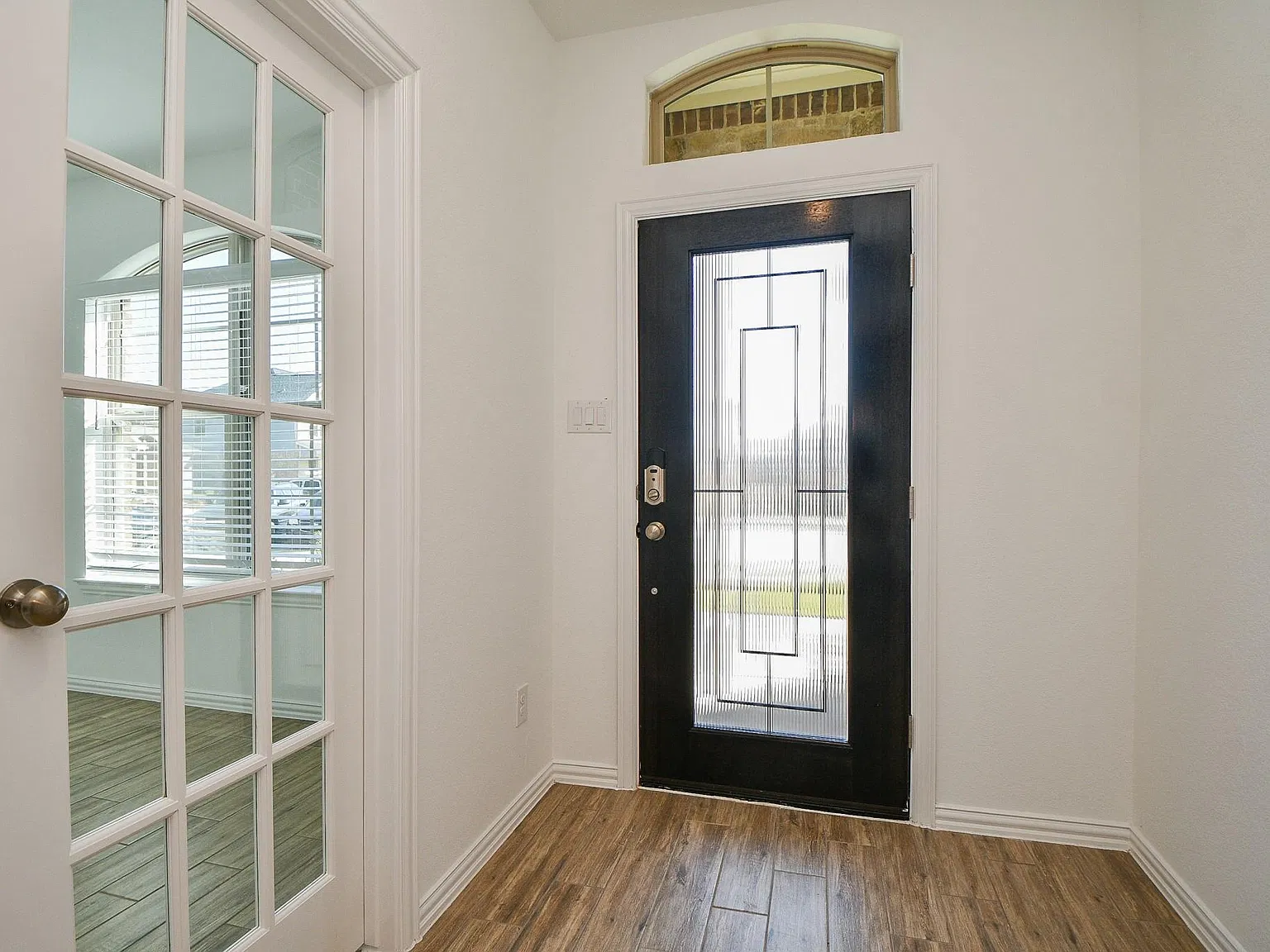 4 bed, 2.5 bath, 2466 sqft, $2,600 — Photo 3