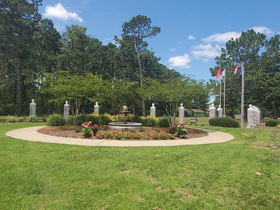 2nd image of 711 Helm Drive Drive