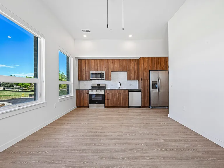 Ralston Commons — Photo 17