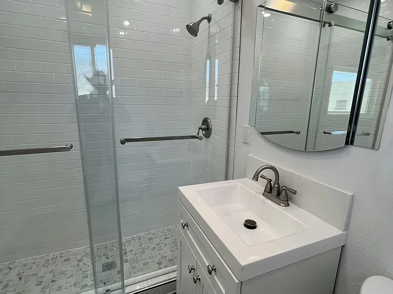 1030 E 2nd St #12 — Photo 20