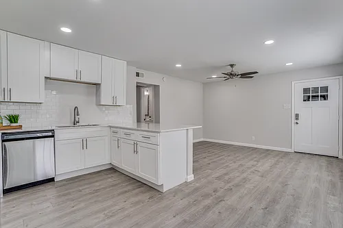 5444 Gaston Ave Photo 1