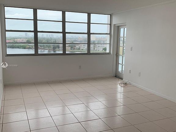 5th image of 1301 Miami Gardens Dr #704W
