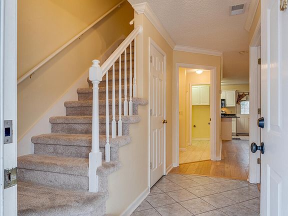 5th image of 302 Milton Ct #302