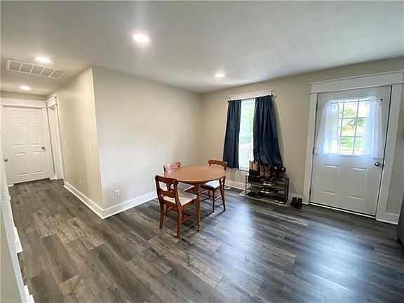 3rd image of 306 E Park St