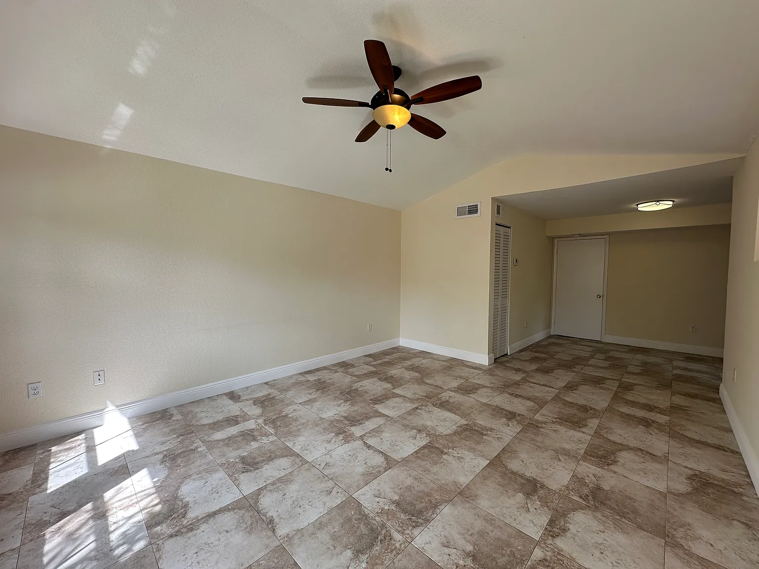 1 bed, 747 sqft, $2,200 — Photo 4
