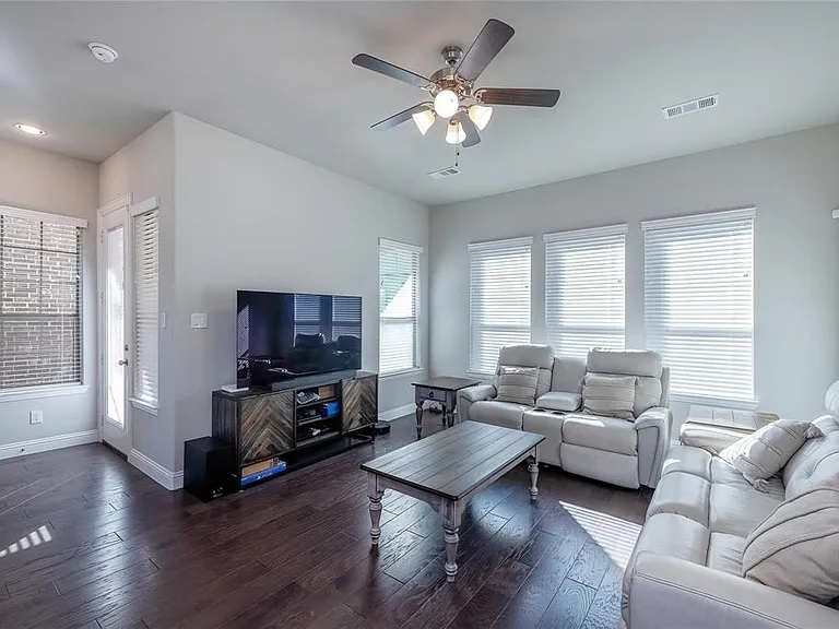 2421 Springhill Ave — Photo 5