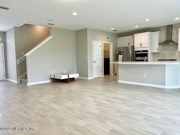 3rd image of 385 Brookgreen Way
