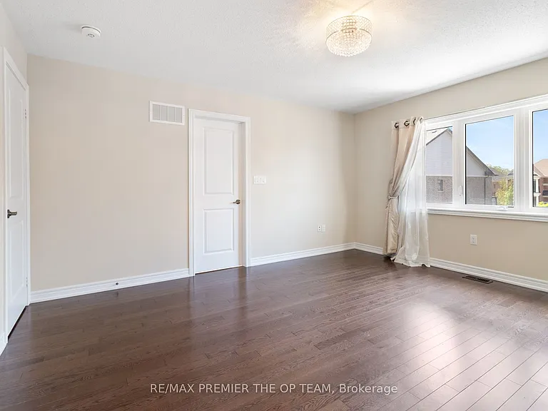 17 True Blue Cres — Photo 17